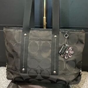 Coach LIKE NEW! Kyra Daisy Black Crossbody Tote with Floral Accent Daisy Hangtag